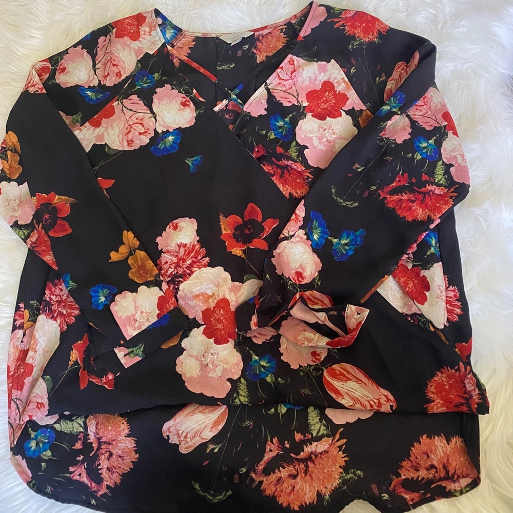 super cute floral dress shirt!! perfect condition